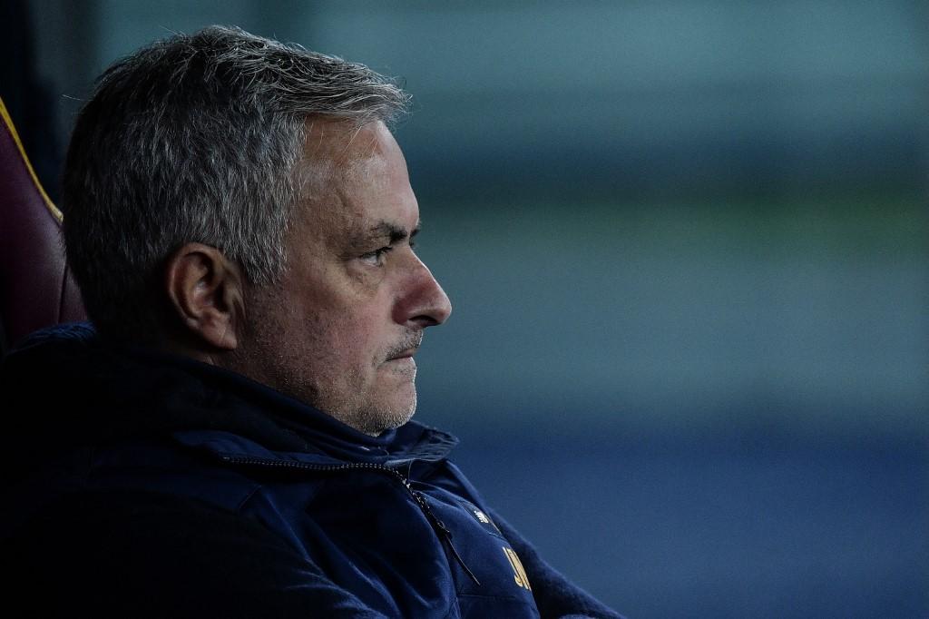 Jose-Mourinho-saat-pertandingan-AS-Roma-vs-Empoli-4-februari-2023.jpg