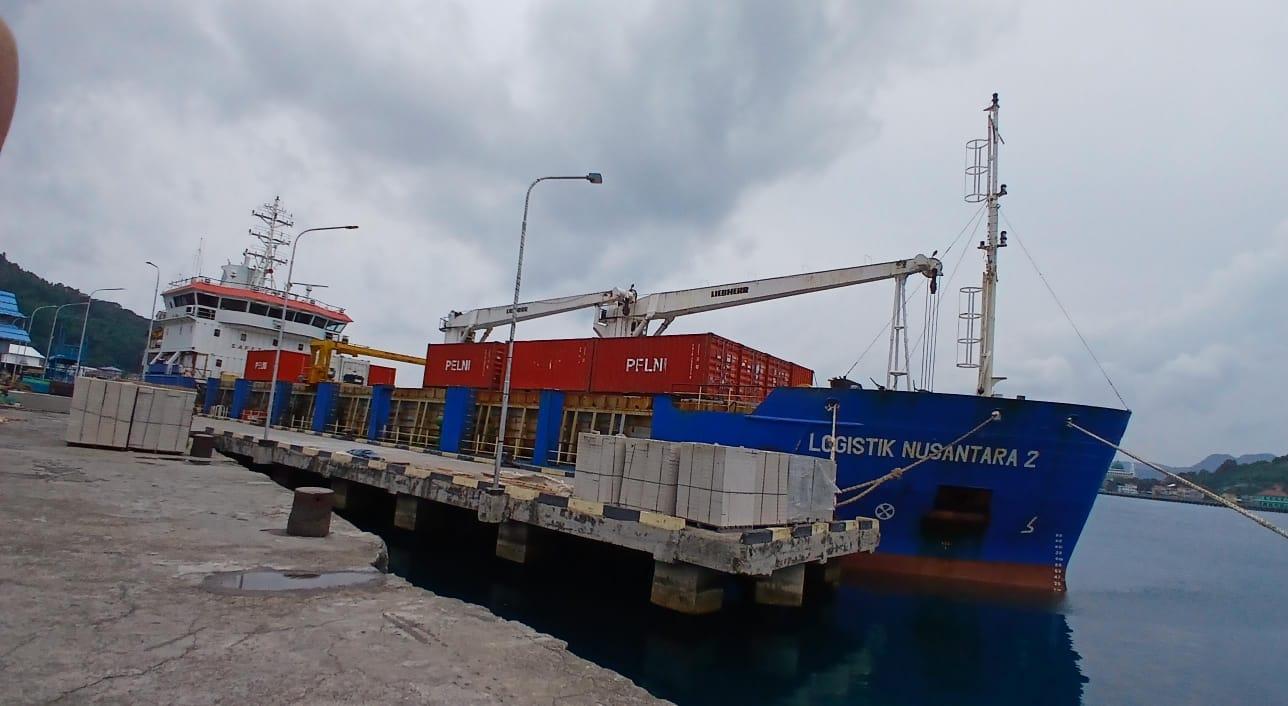 KM Logistik Nusantara 2 Alami Kendala Teknis di Tarempa, Syahbandar dan Nelayan Sigap Membantu - Tribunbatam.id