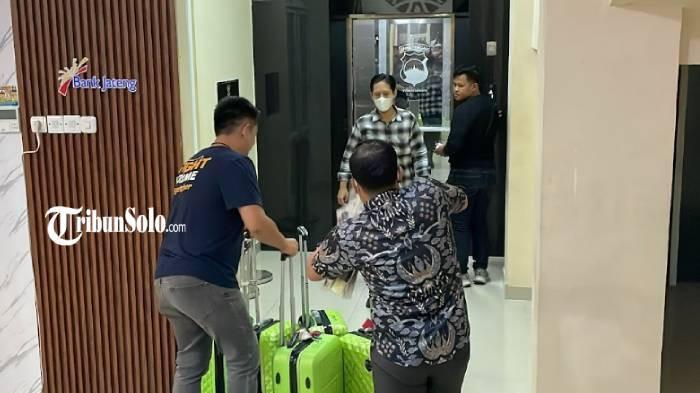 Penyebab Bupati Sukoharjo Terjaring OTT KPK, Etik Suryani Diduga Peras Perangkat Daerah - Tribunbatam.id