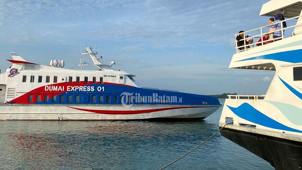Kapal-Ferry-Dumai-Express-di-pelabuhan-domestik-Sekupang-210425.jpg
