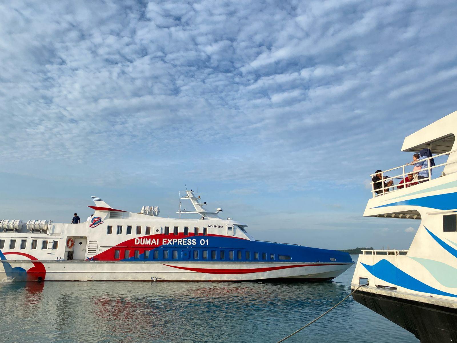 Kapal-Fery-domestik-dengan-lumbung-Dumai-Expres-mengangkut-pemudik.jpg