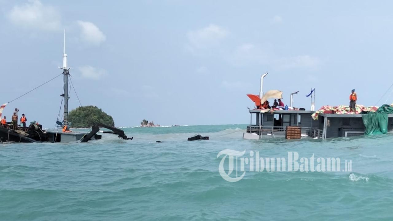 Kapal Angkut Barang Tenggelam di Perairan Lingga, Kades dan Warga Bantu Evakuasi - Tribunbatam.id