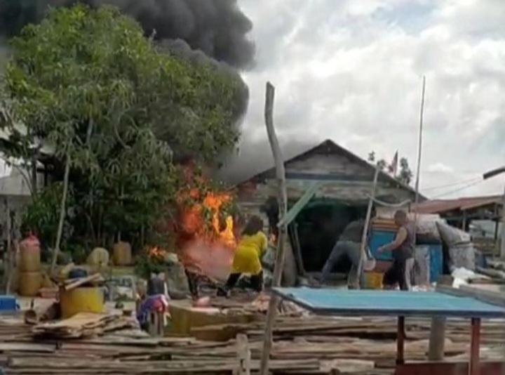 Kebakaran-di-Anambas-Hanguskan-Satu-Rumah-Berbahan-Kayu-di-Desa-Tebang.jpg