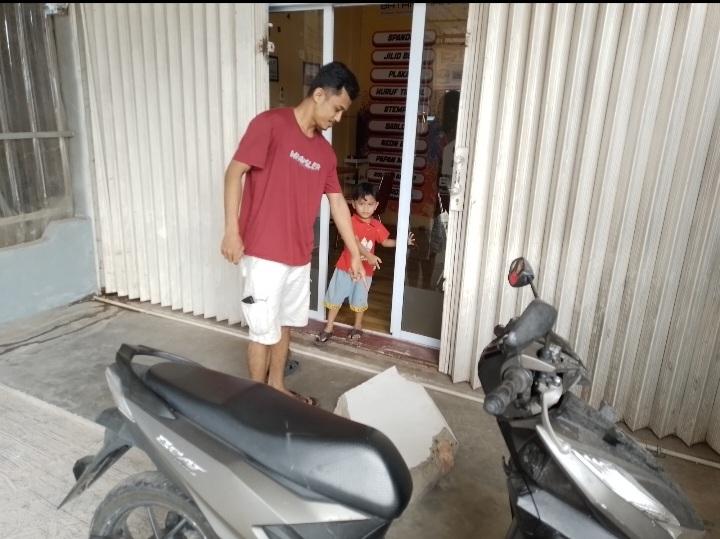 Kecelakaan di Tanjungpinang, Ade Ngeri Lihat Kondisi Mobil Kijang Biru Nyangkut di Tembok - Tribunbatam.id