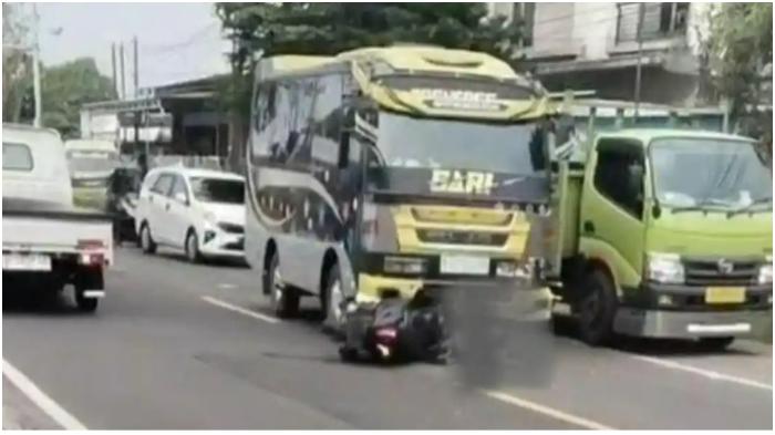 Kecelakaan-lalu-lintas-yang-melibatkan-tiga-kendaraan-terjadi-di-Kediri.jpg