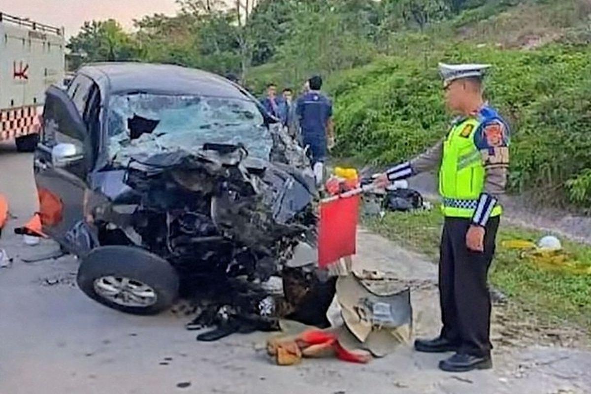 Kecelakaan Maut Usai Liburan di Tol Terpeka, 1 Keluarga Tewas Tabrak Truk - Tribunbatam.id