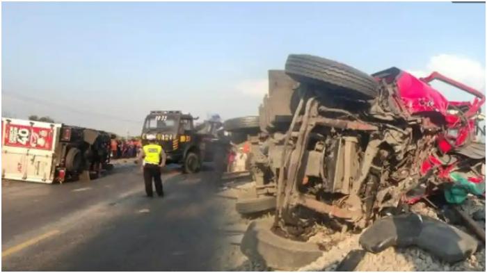 Petugas Diduga Telat Tutup Palang Akibatkan Kecelakaan Maut, KA Logawa Sambar Truk JNT di Nganjuk - Tribunbatam.id
