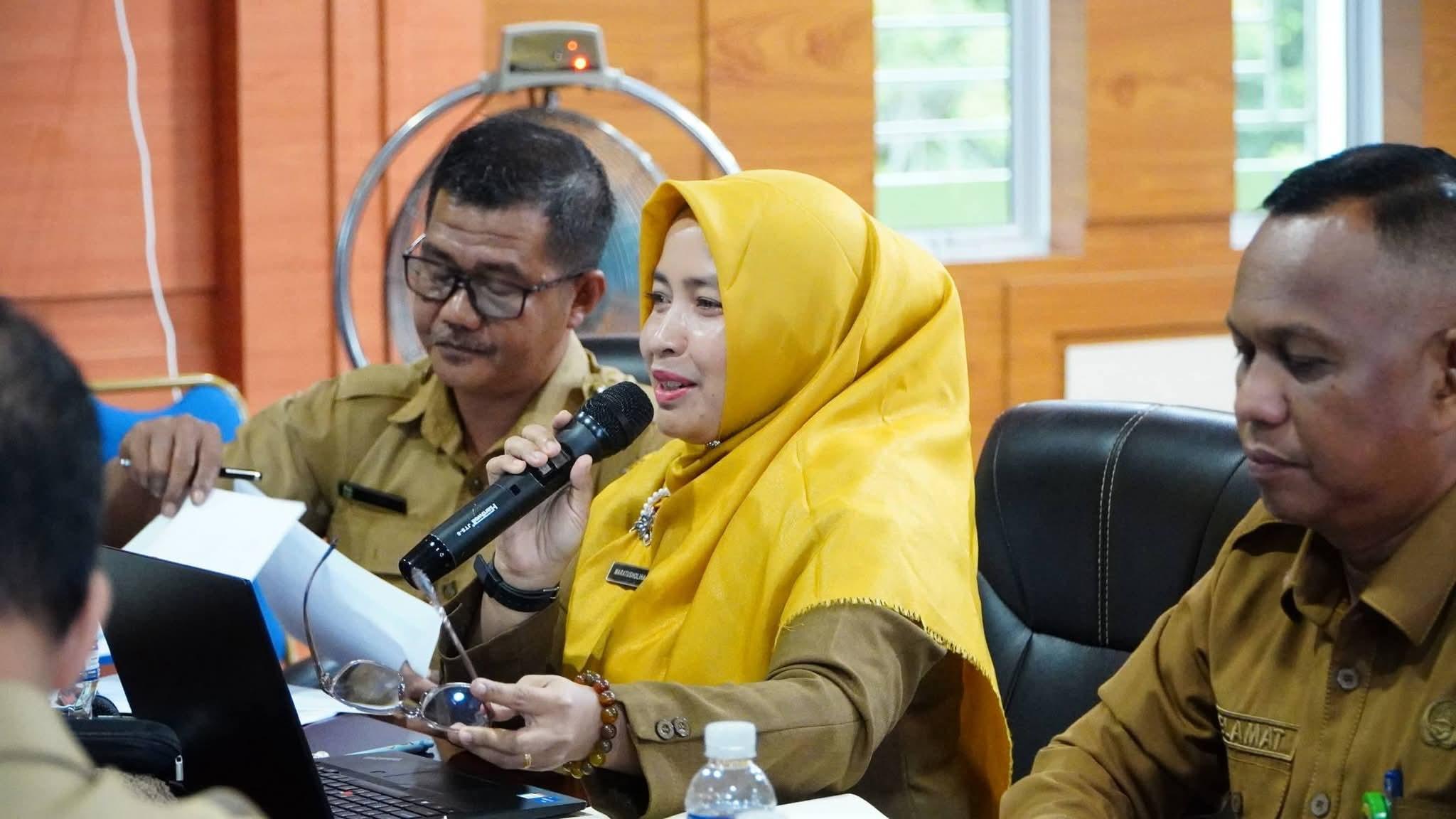 Ketua-posyandu-Lingga-Maratusholiha-rapat-evaluasi-6-spm.jpg