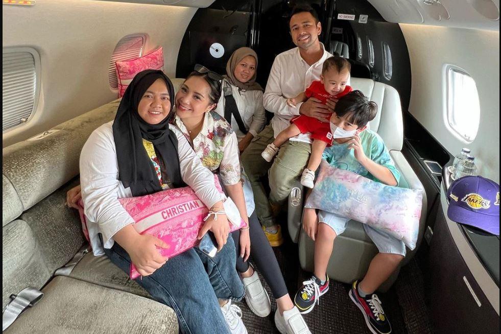 Raffi Ahmad Boyong Keluarga ke Padang Setelah Liburan ke Semarang