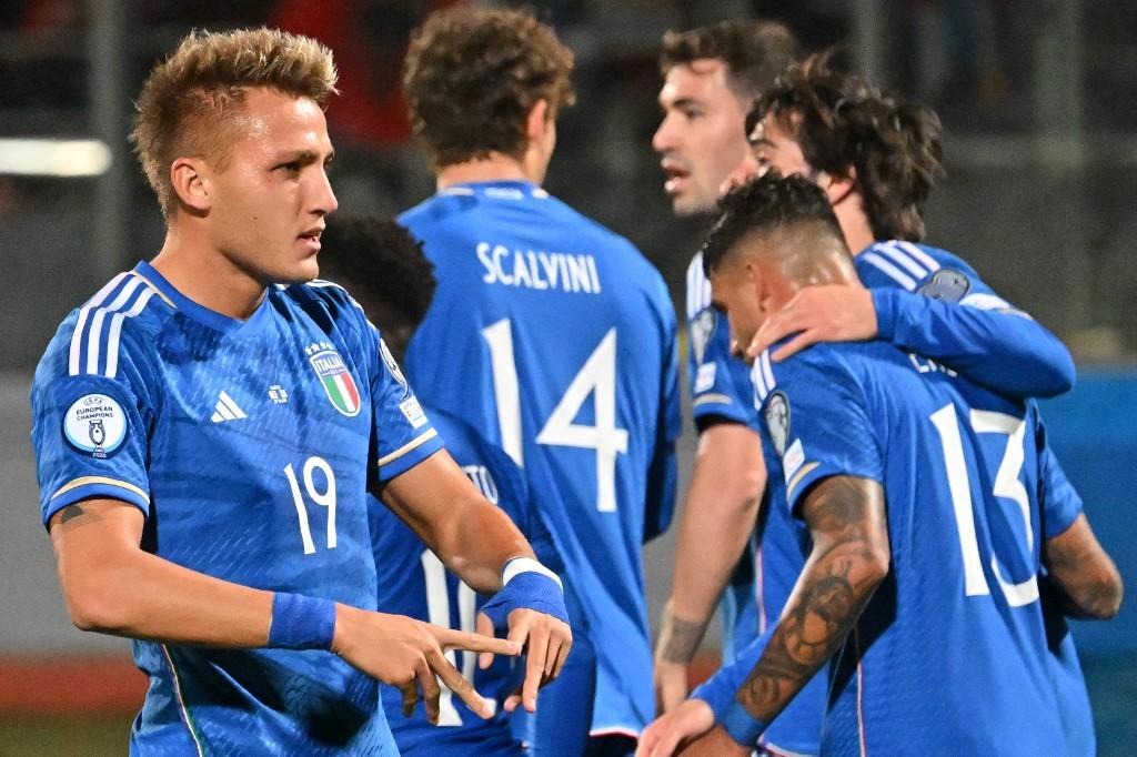 Mateo-Retegui-selebrasi-setelah-cetak-gol-pada-laga-Malta-vs-Italia.jpg