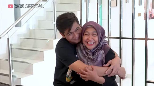 Momen-kemesraan-Ria-Ricis-dan-Teuku-Ryan-1.jpg