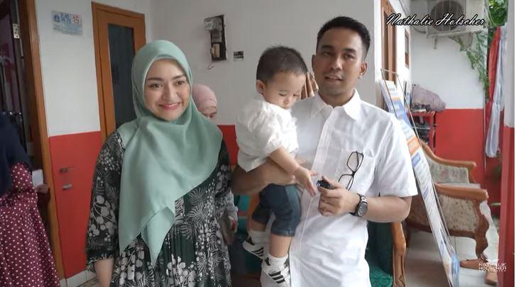 Nathalie-Holscher-Adzam-Adrinaysha-Sutisna-dan-Fariz-Utama-saat-di-rumah-Yatim.jpg