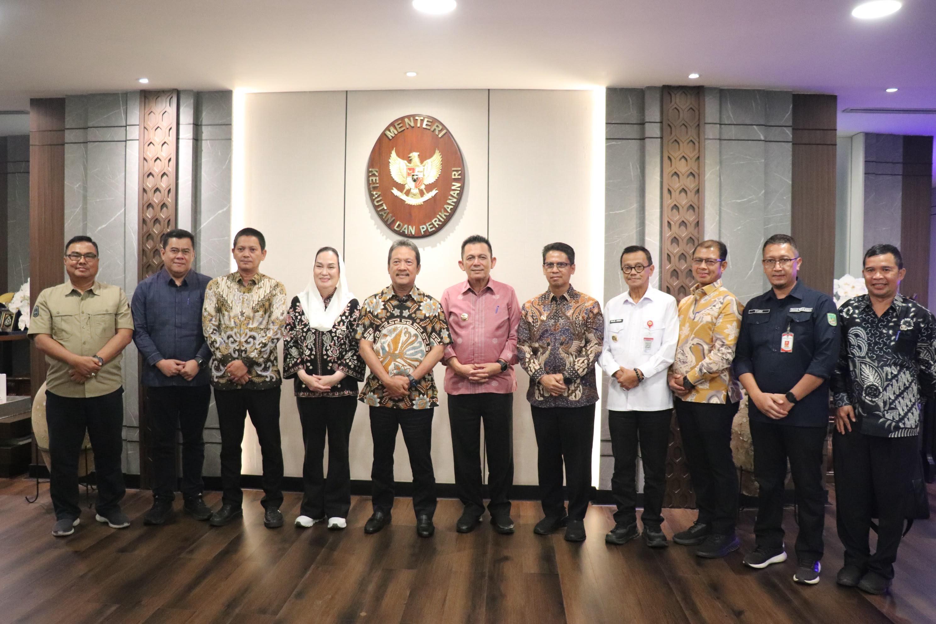 Gubernur Ansar Perjuangkan Penguatan Sektor Kelautan dan Perikanan Kepri, Temui Menteri KKP - Tribunbatam.id