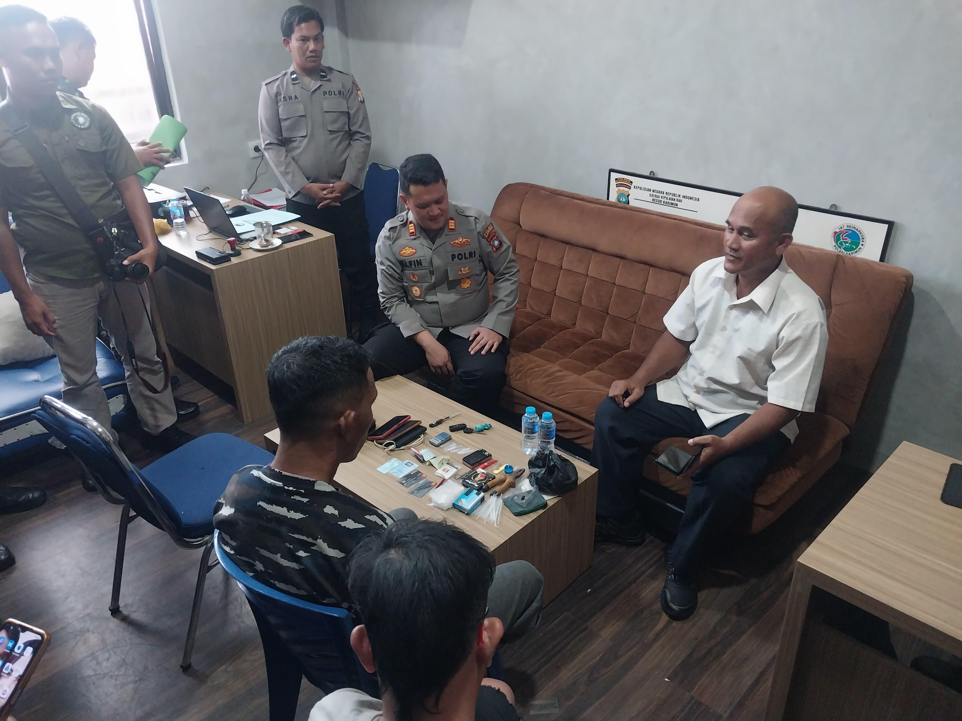 Diduga Transaksi di Pasar Bukit Tembak, Dua Pengedar Sabu Diamankan Kodim 0317/TBK Kamis Dinihari