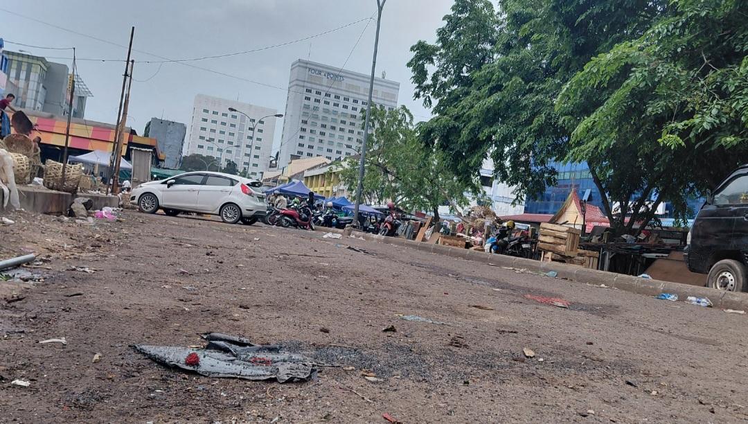 Pasca Kecelakaan di Batam, Pecahan Kaca Toyota Land Cruiser Masih Terlihat di Pasar Tos 3000 - Tribunbatam.id