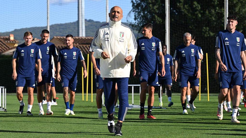 Pelatih-Timnas-Italia-Luciano-Spalletti-saat-sesi-latihan-jelang-kualifikasi-EURO-2024.jpg