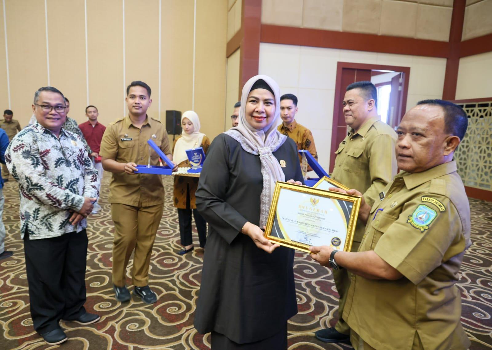 Pemkab Anambas Terima Penghargaan Keterbukaan Informasi Publik 2024, Peringkat 2 se-Kepri