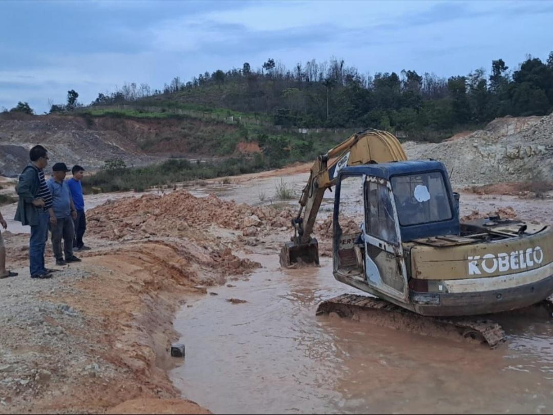 Daftar 7 Berita Populer Hari Ini, Warga Keringkan Kolam Galian TKP Bocah Tewas Tenggelam di Batam