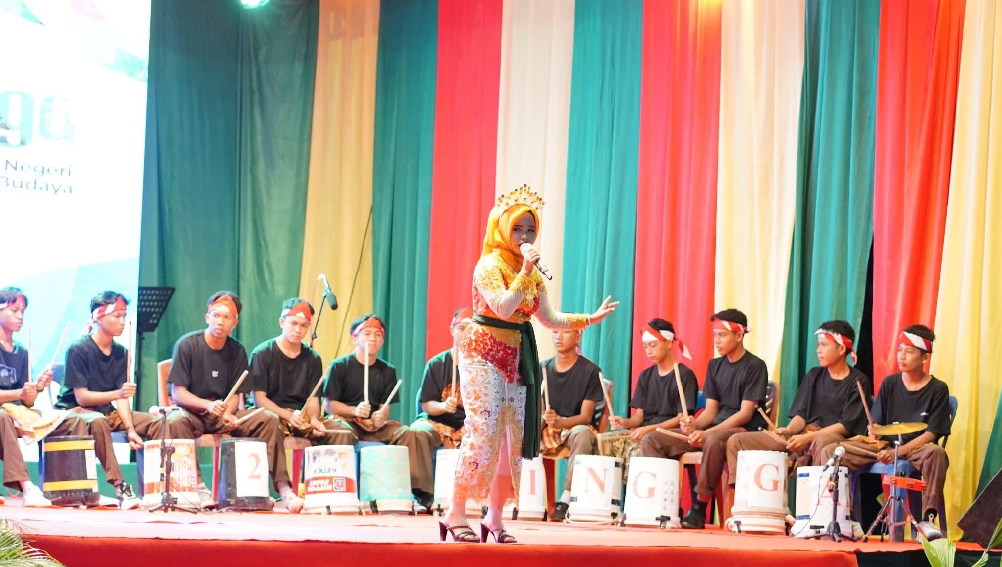 Para Pelajar Unjuk Gigi dalam Pentas Seni HUT ke 22 Kabupaten Lingga