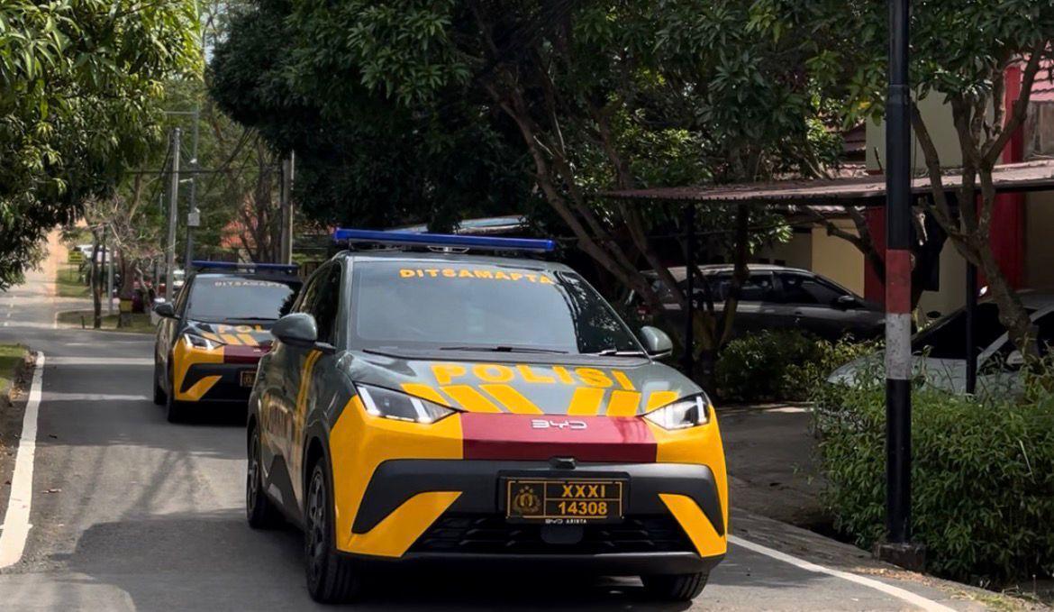 Polisi-Wanita-Polwan-Ditsamapta-Polda-Kepri-kini-punya-dua-unit-mobil-listrik-patroli.jpg