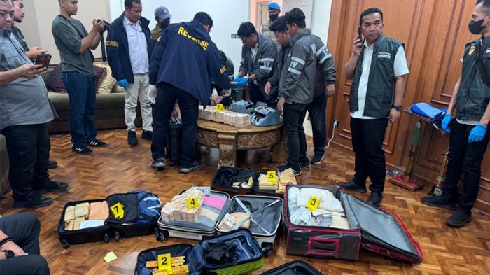 Duduk Perkara Polisi Geledah 12 Lokasi Kasus Korupsi hingga TNI Jaga Rumah Jampidsus - Tribunbatam.id