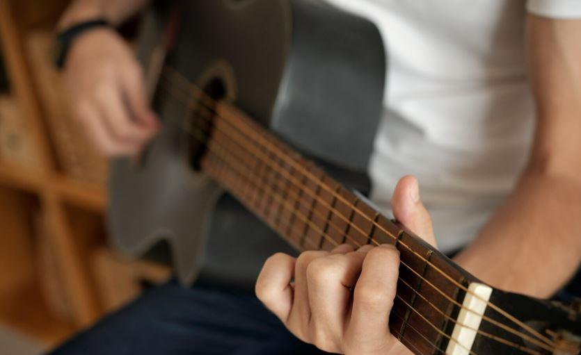 Potret-ilustrasi-main-gitar.jpg