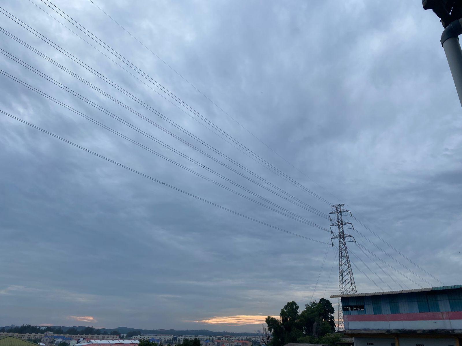 Potret-langit-Batam-Kamis-218-pagi-hari-berawan.jpg