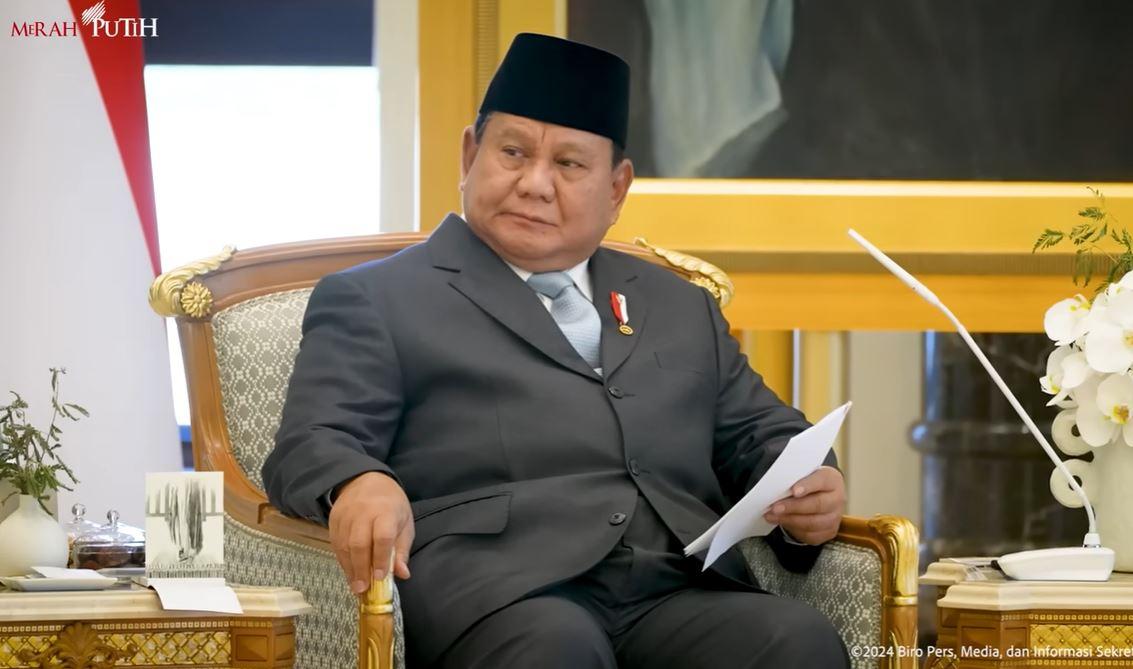 Potret-presiden-Prabowo-saat-kenakan-setelan-jas-berwarna-hitam.jpg