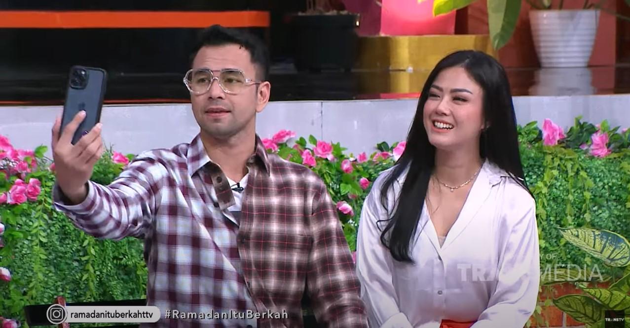 Raffi-Ahmad-dan-Nita-Gunawan-saat-video-call-dengan-Nagita-Slavina.jpg
