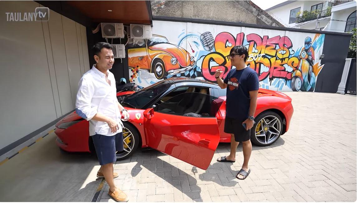 Raffi-Ahmad-pamerkan-mobil-Ferrari-milik-Rayyanza-pada-Andre-Taulany.jpg