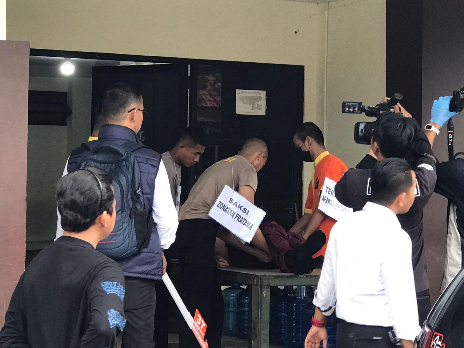 Reka-adegan-penganiayaan-tewaskan-Bripda-Natanael-para-pelaku-memperagakan-peran-masing-masing.jpg