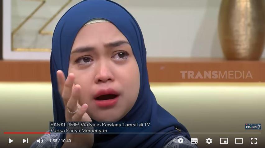 Ria-Ricis-istri-Teuku-Ryan-tak-mampu-menahan-tangis-saat-ungkap-perasaannya-punya-Baby-Moana.jpg