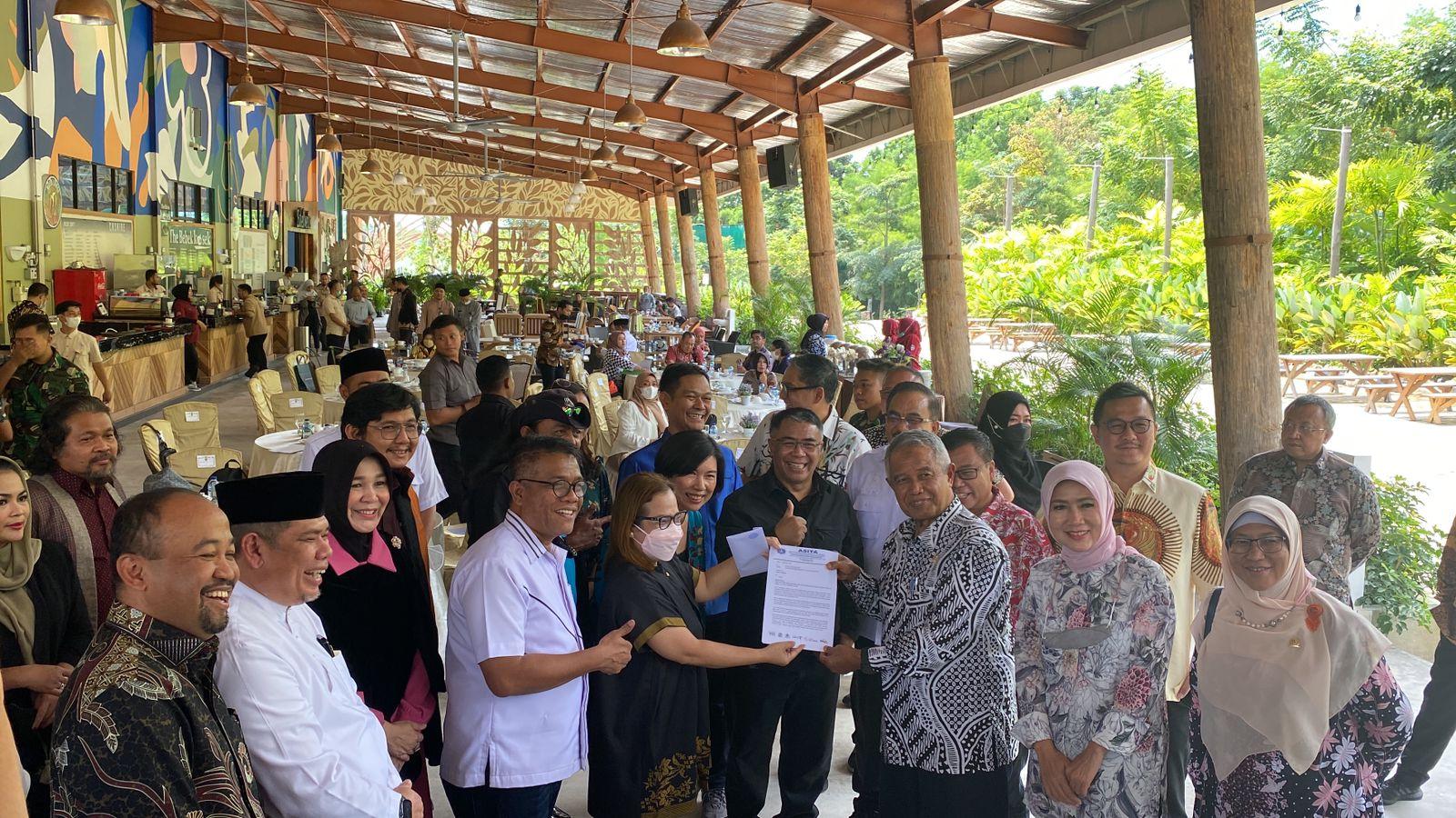 Komisi X DPR RI Kunjungi Batam, Asita Kepri Minta Hapus Biaya VoA Wisman