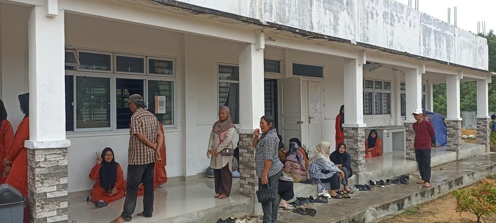 Alasan Kerja, Banyak Ayah Tidak Ikut Ambil Rapor Anaknya di SMAN 5 Karimun