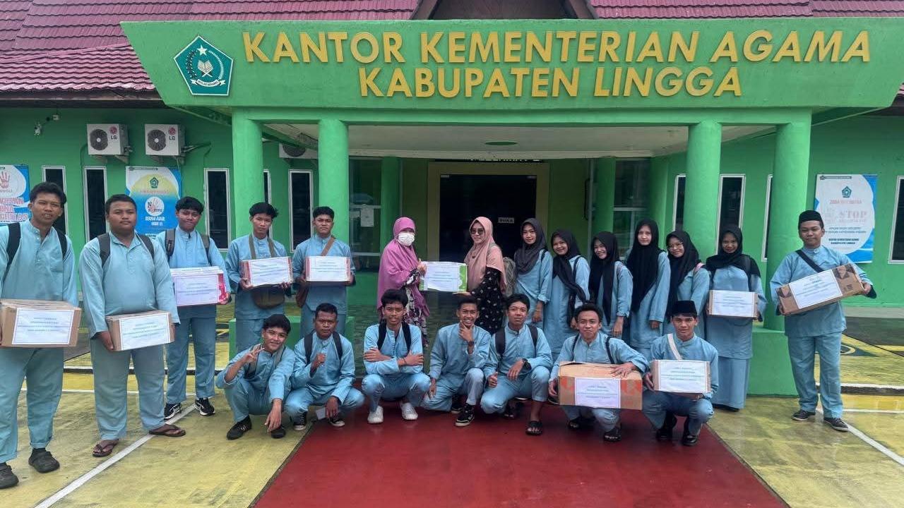SMKN-2-Lingga-beri-bantuan.jpg