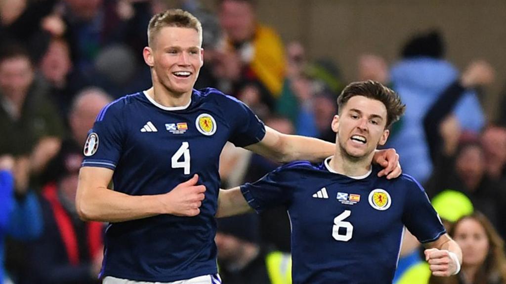 batam/Scott-McTominay-selebrasi-dengan-Kieran-Tierney-setelah-cetak-gol-ke-gawang-Spanyol.jpg