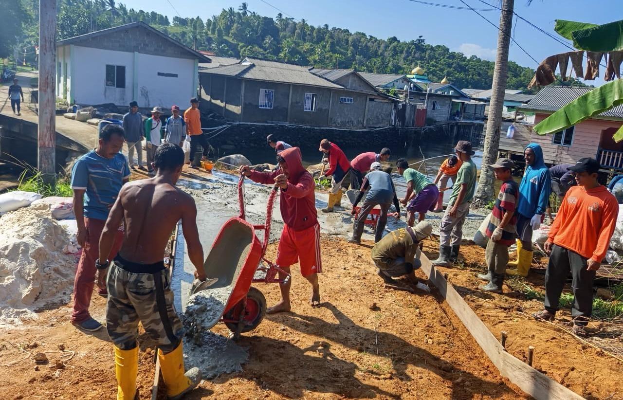 Warga Siantan Utara Anambas Pilih Patungan Semenisasi Jalan Kampung, Pahami Kondisi Keuangan Daerah - Tribunbatam.id