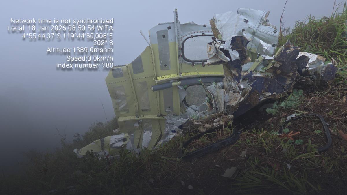 Serpihan-pesawat-ATR-42-500-yang-ditemukan-di-puncak-gunung-Bulusaraung-Kabupaten-Maros.jpg