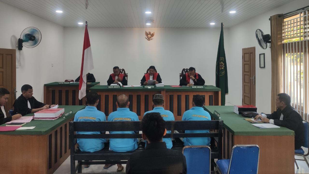 Sidang-perdana-kasus-ricuh-di-Desa-Tinjul-Lingga-Kepri-2025.jpg
