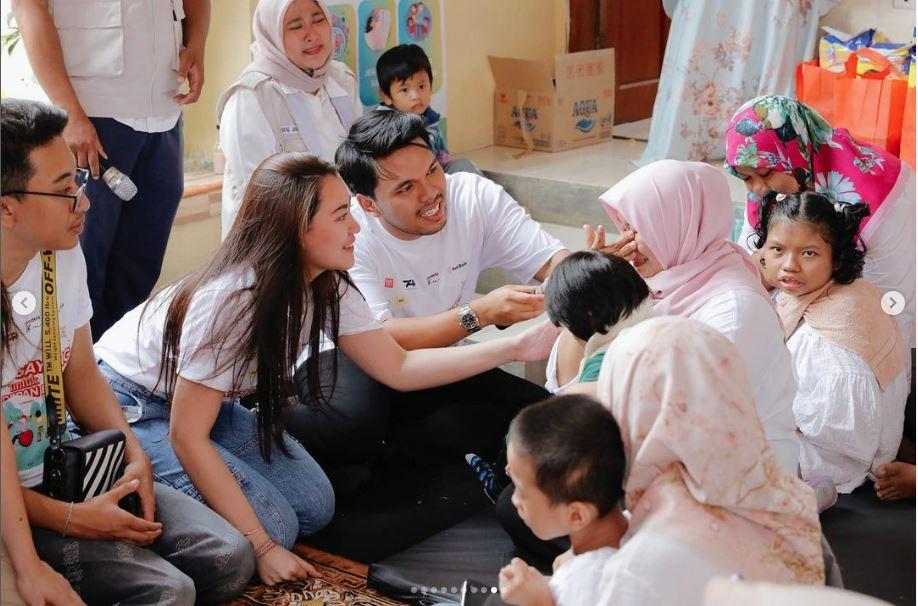 Thariq-Halilintar-dan-Aaliyah-Massaid-saat-ikuti-acara-sosial-bersama.jpg