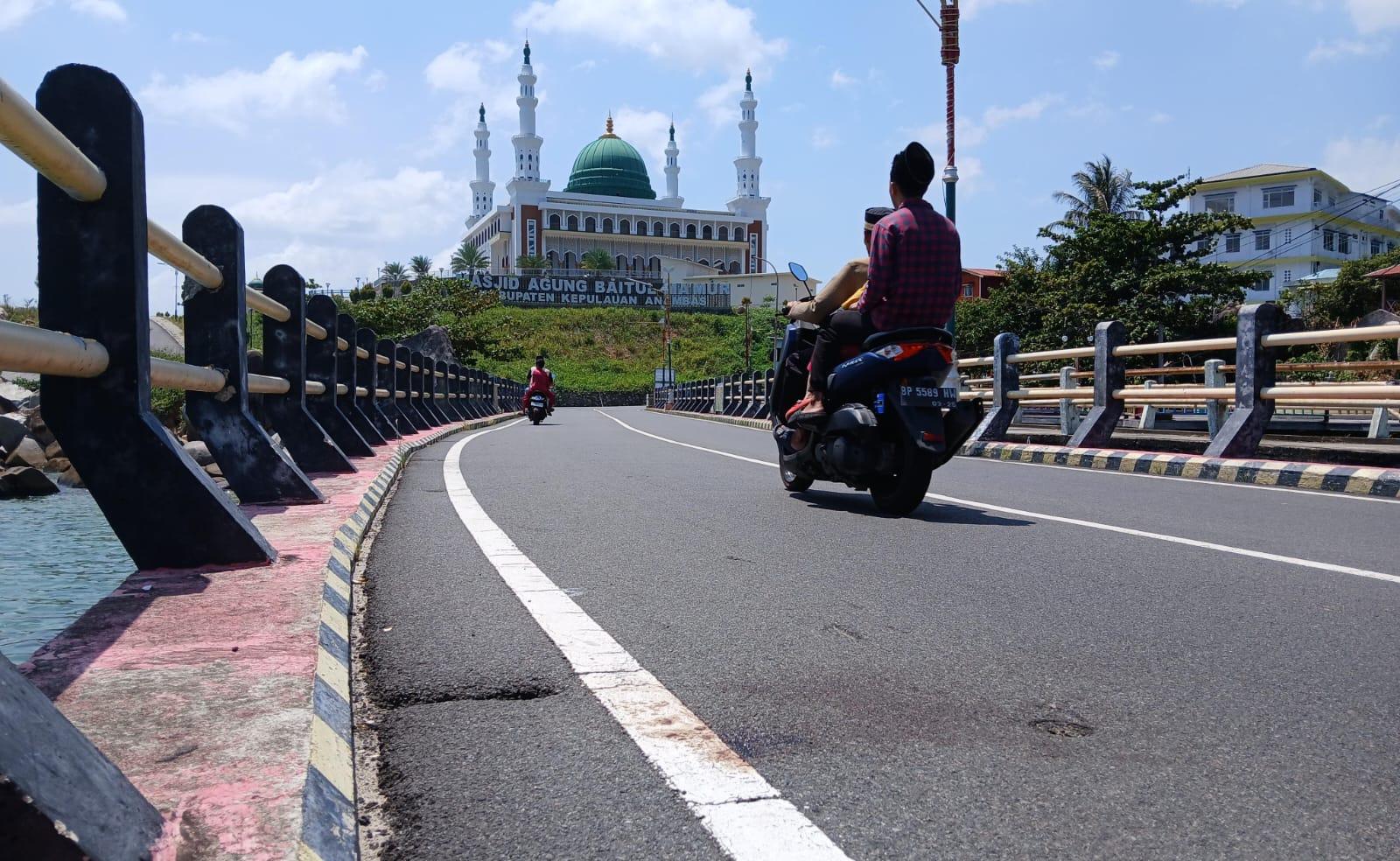 Darah Jopi Masih Membekas di Aspal Jembatan SP II Anambas, Tikungan Rawan Kerap Makan Korban - Tribunbatam.id