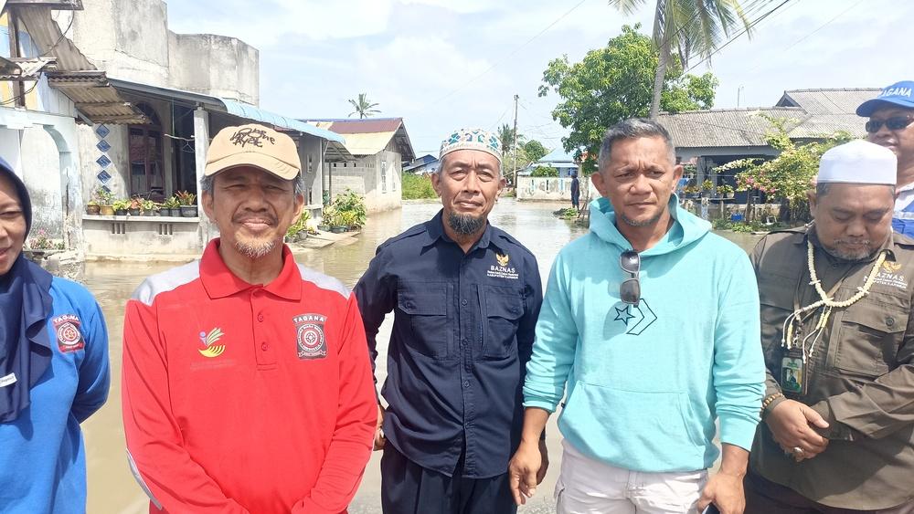 Banjir Rob di Karimun, Dinsos, Baznas dan Tagana Turun ke Pamak Laut Beri Bantuan ke Warga