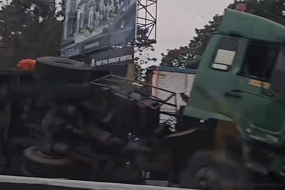 Video-yang-memperlihatkan-Kecelakaan-Truk-di-Tol-Jagorawi.jpg