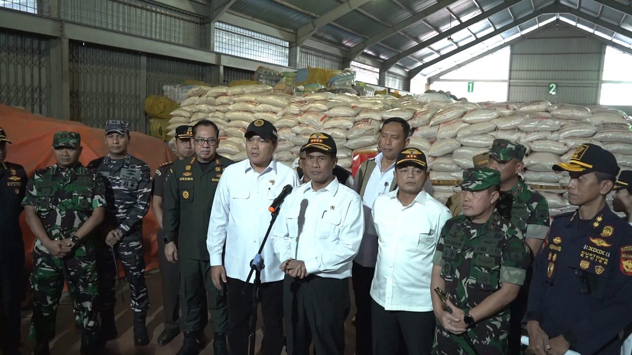 Wagub-Nyanyang-Dampingi-Mentan-Amran-Sidak-Hasil-Penegahan-Kanwil-BC-Tanjungbalai-Karimun.jpg