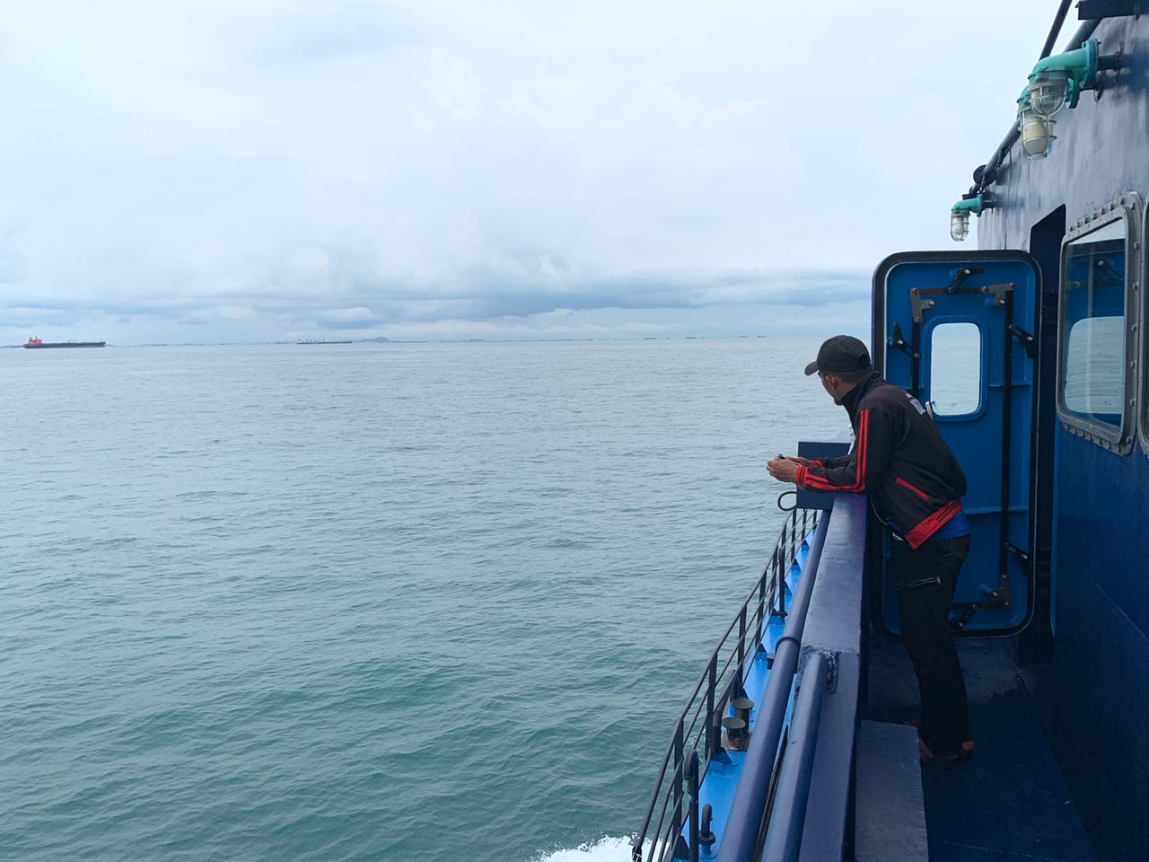 anggota-kanwil-djbc-khusus-kepri-lakukan-pencarian.jpg