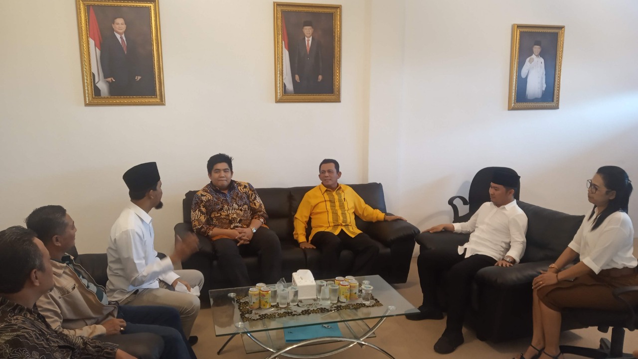 BREAKING NEWS - Ansar Ahmad Antar Berkas Pendaftaran Ke Gerindra untuk Pilgub Kepri
