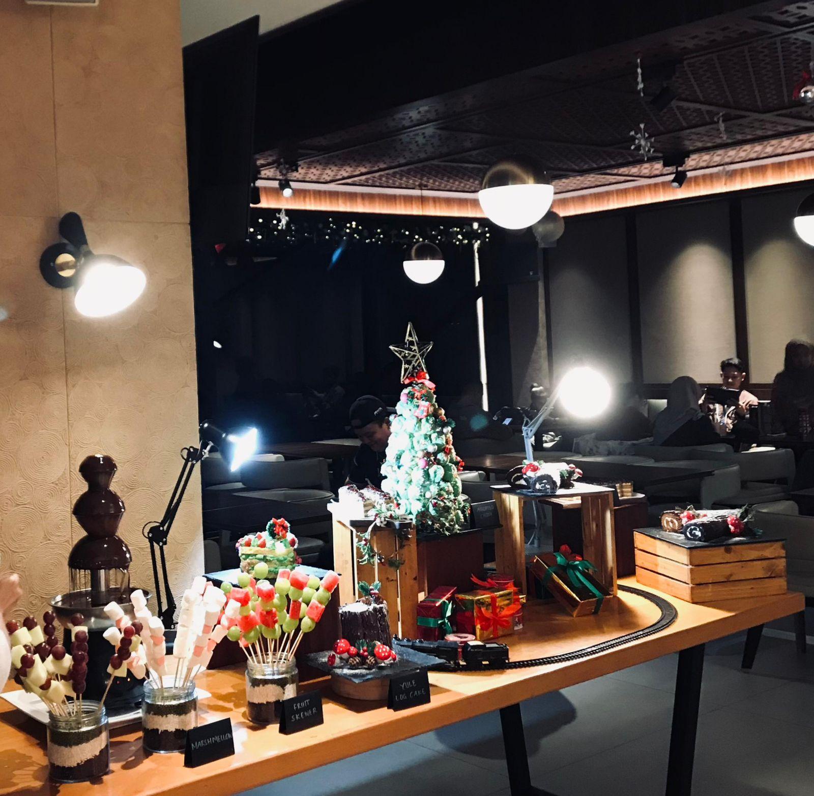 ARTOTEL Batam mempersembahkan pilihan hampers eksklusif serta festive dining experience yang dapat dinikmati sepanjang bulan Desember hingga malam Natal.