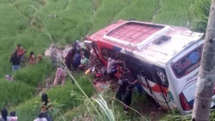 bus-pasaman-transport-yang-masuk-jurang-sedalam-15-meter.jpg
