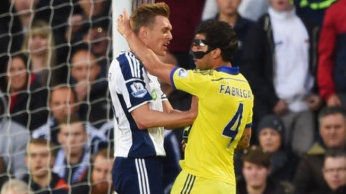 Jose Mourinho tak Terima Cesc Fabregas Kena Kartu Merah