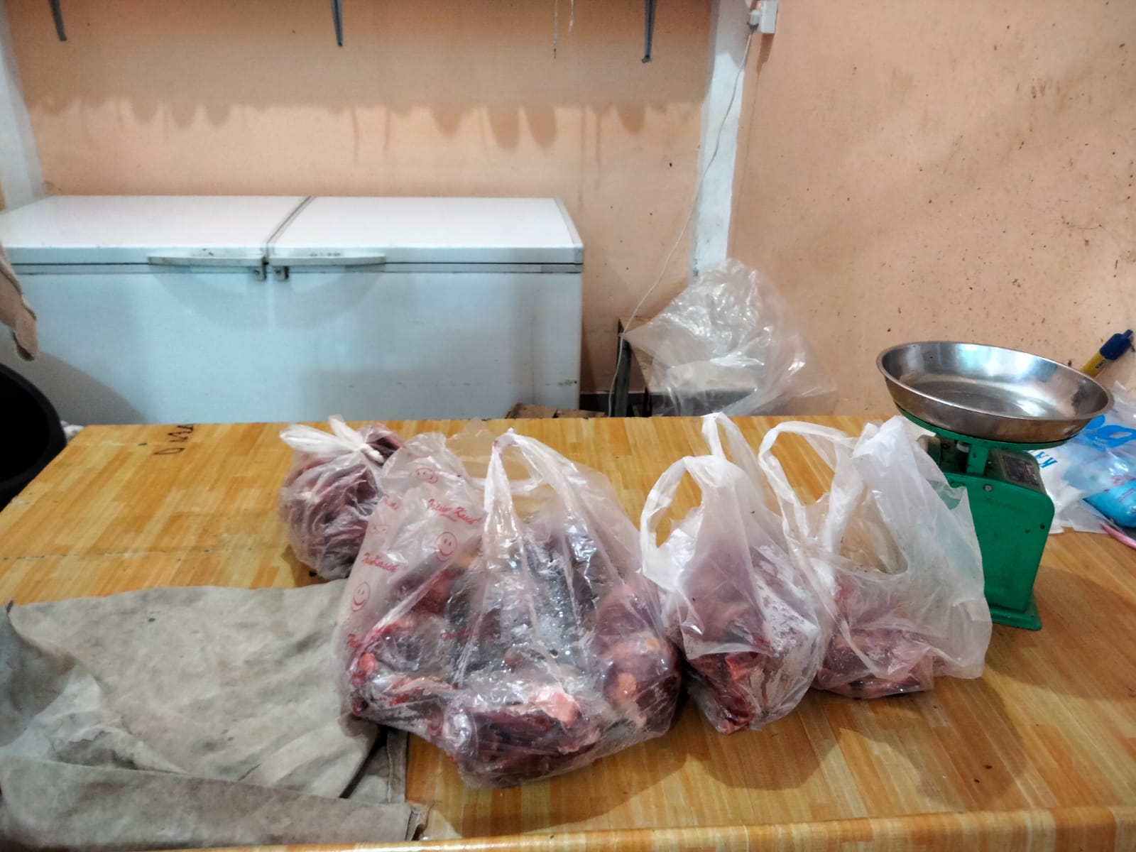daging-sapi-di-pasar-inpres-tarempa-anambas.jpg